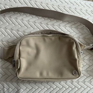TRENCH 2L lululemon belt bag